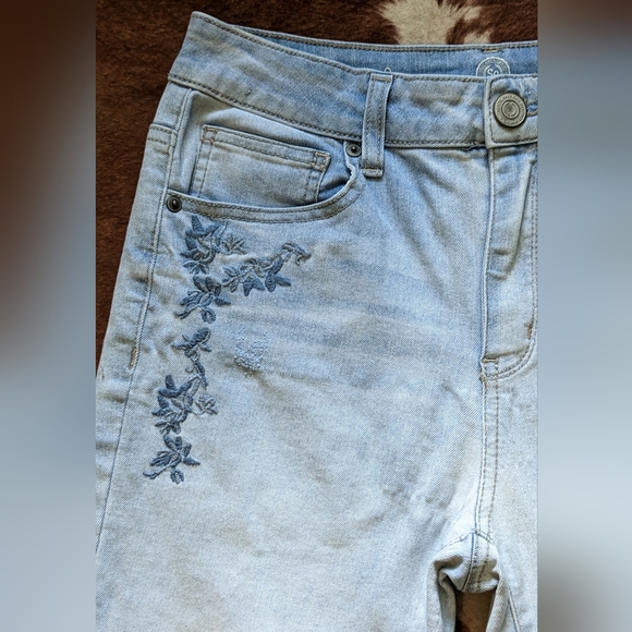 So High Rise Distressed Jegging - Picture 6 of 16